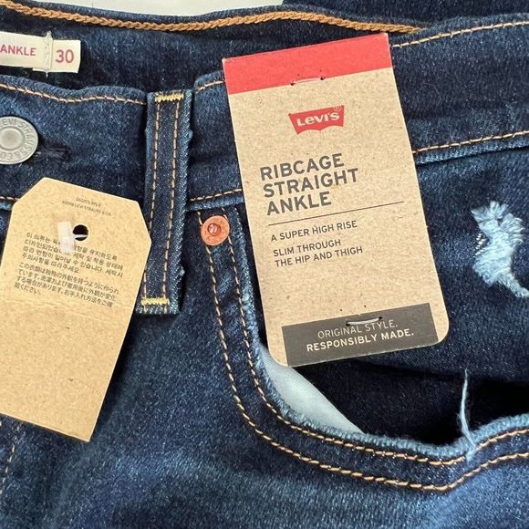 NWT $79 Levi's Ribcage Jeans Size 30x27 Distressed Straight Ankle Button Fly - Picture 3 of 9